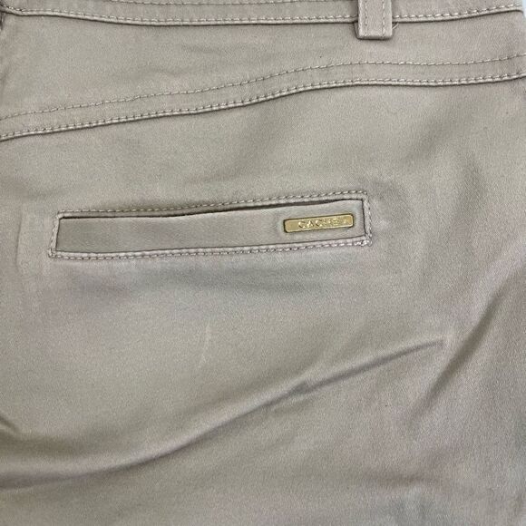 Cache| Bermuda| shorts| Has stretch| Thick material - Picture 6 of 11